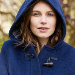 Dufflecoat Für Damen In Kobaltblau Von London Tradition 8 Dufflecoat Für Damen In Kobaltblau Von London Tradition -Fred Perry Verkaufsgeschäft 81 0046 3