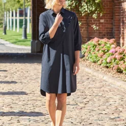 Schmeichelndes Sommerkleid -Fred Perry Verkaufsgeschäft 82 0185 2